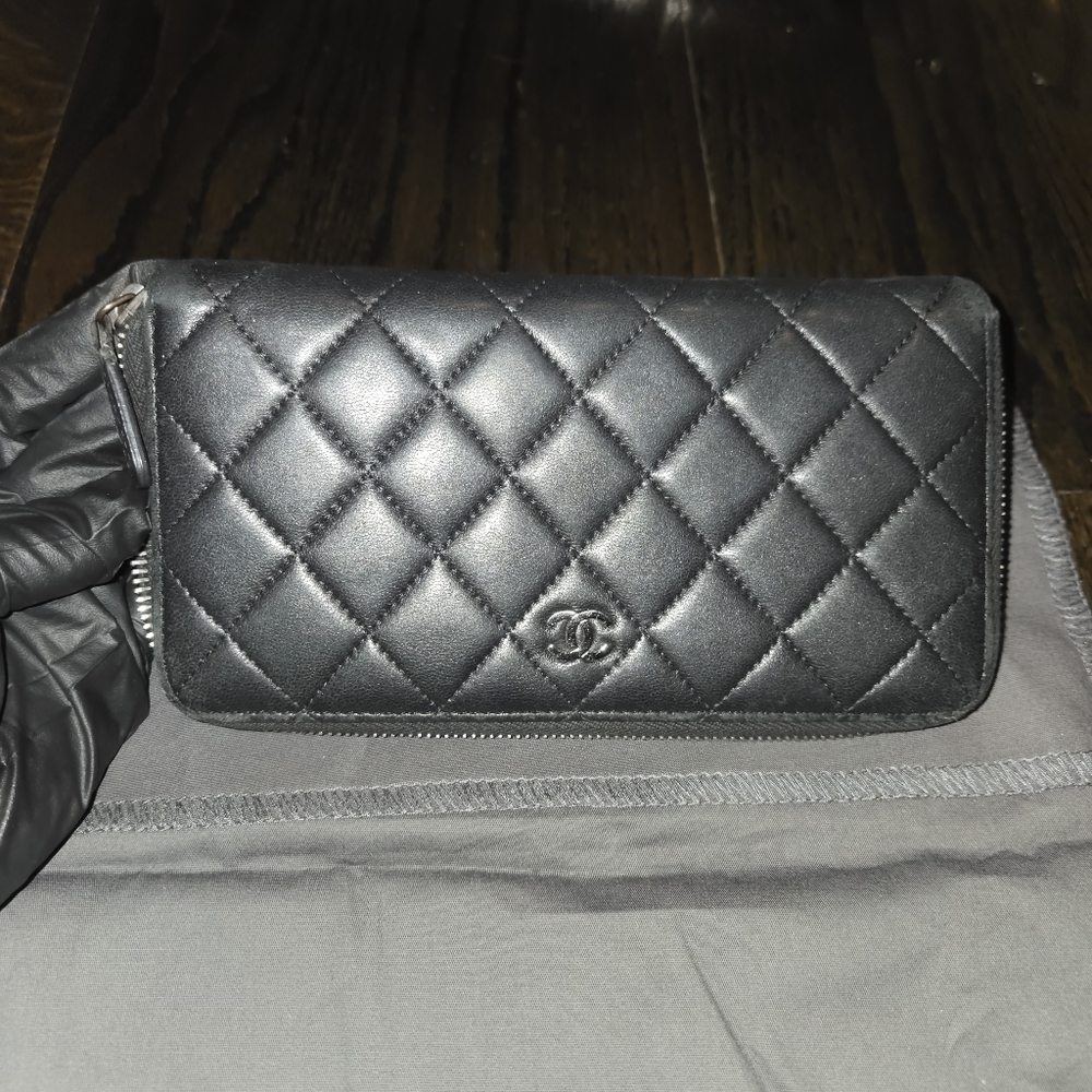 Authentic Chanel Wallet Zip Around Matelasse Lamb… - image 1